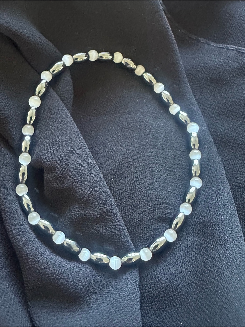 Vintage Hematite & White Cat's Eye Beaded Bracelet – Gunmetal Metallic Rice Bead